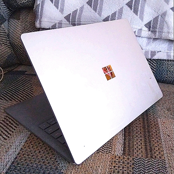 Microsoft surface 4 laptop, 13.5, Platinum - Picture 2 of 5